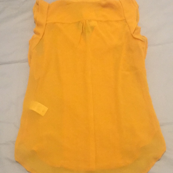 Never wore yellow blouse - Picture 3 of 4